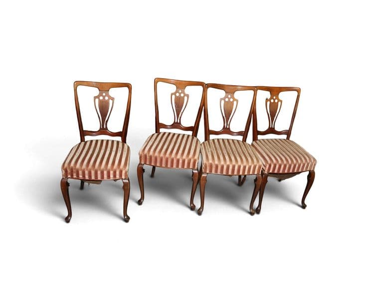 Set van vier klassieke eetkamerstoelen in Hepplewhite Queen Anne stijl