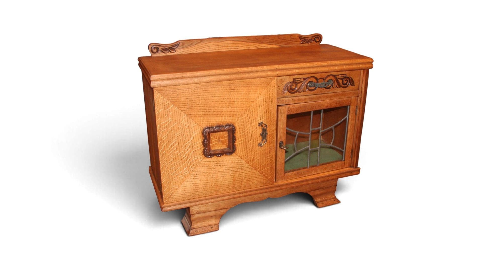 Antiek Vintage eiken Theekastje met glas-in-lood. : 94cm breed x 38cm diep x 70cm  hoog. Voor Jessica