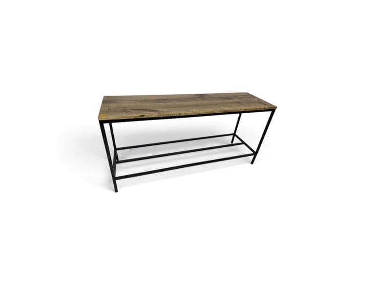 Upcycled houten tafel gemaakt van vloerdelen
