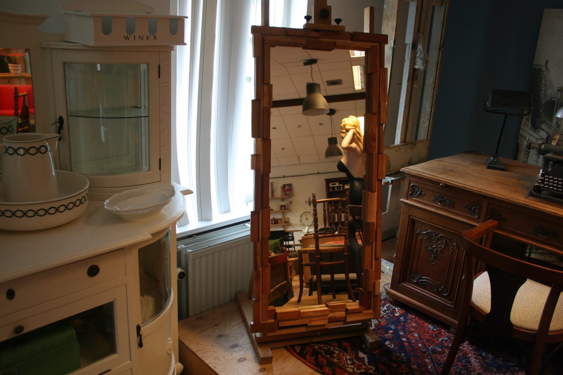 Decoratieve spiegel rechthoekig 132 x 65cm van resthout.