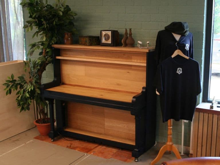 Piano “De Gezel” Repurpose Mark2 – Uniek designmeubel met ziel.