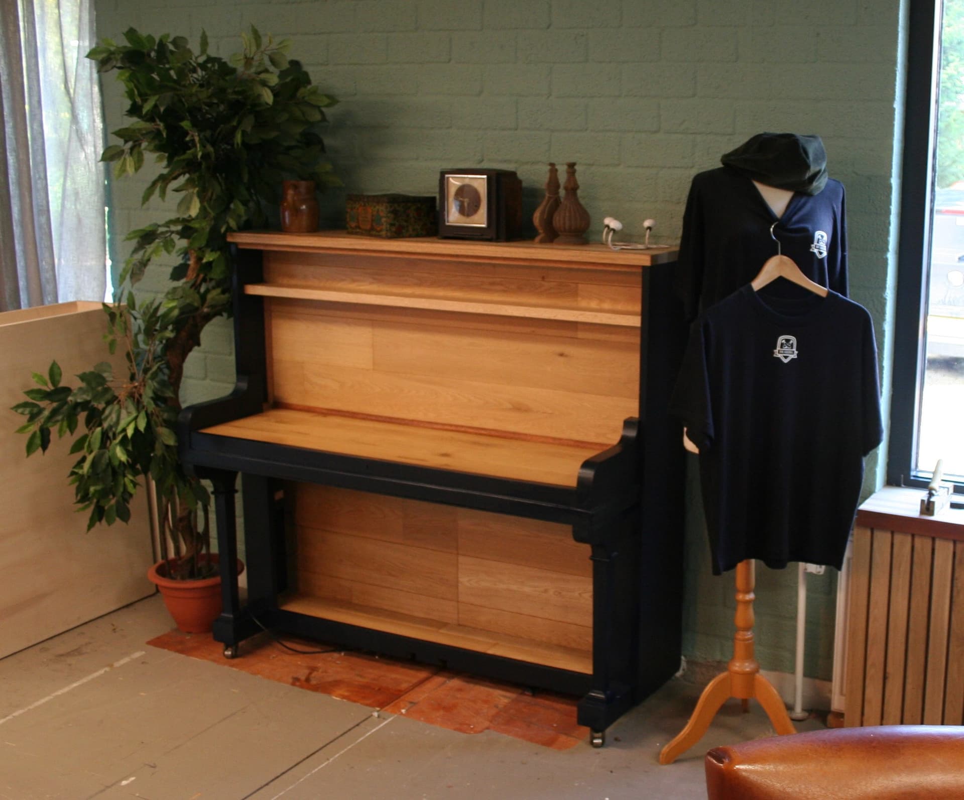 Piano “De Gezel” Repurpose Mark2 – Uniek designmeubel met ziel.