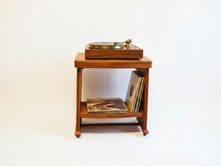 Vintage radio-  platenspeler tafel – stijlvol, functioneel en tijdloos