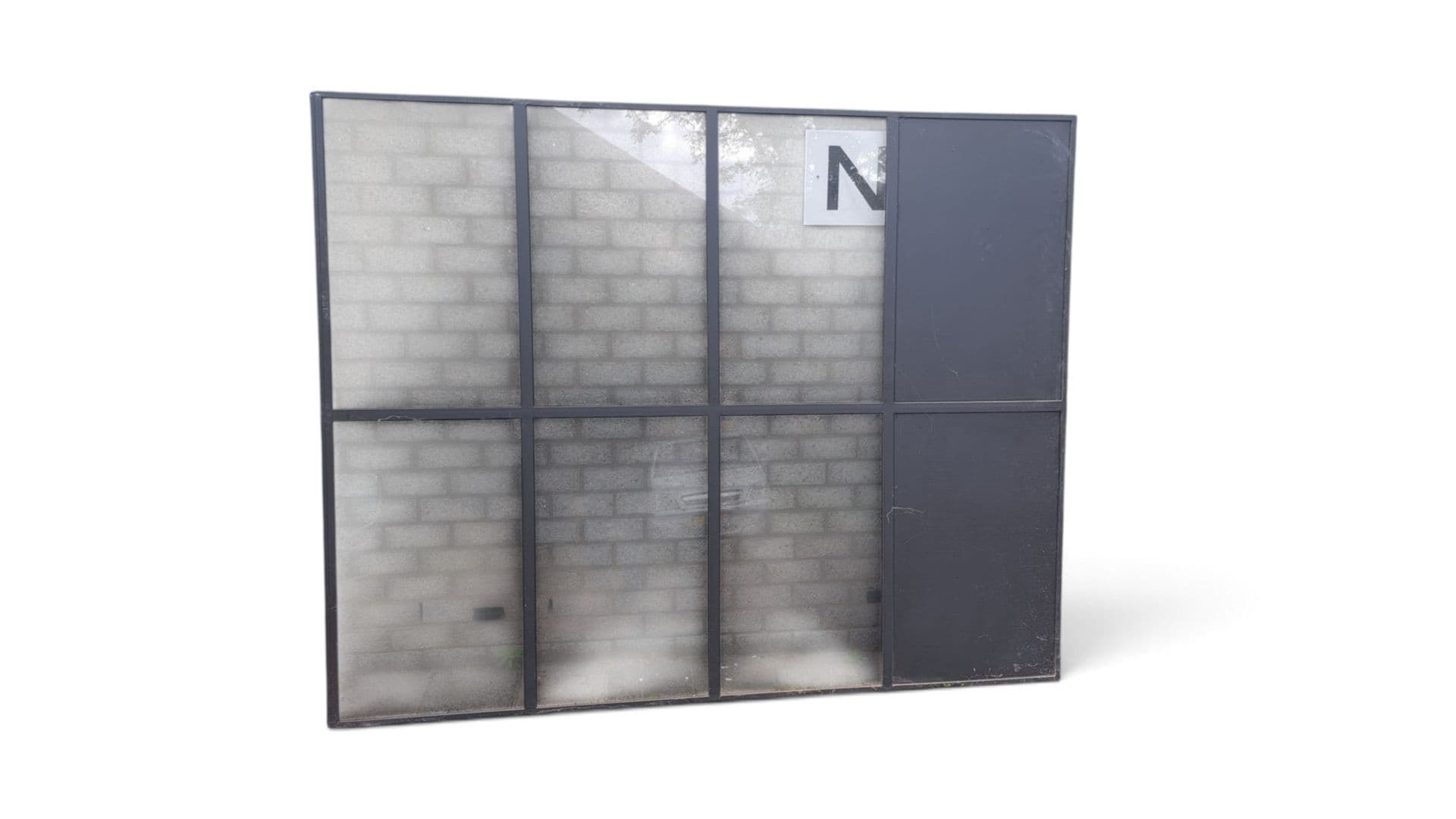 Industriële stalen scheidingswand met glas en panelen – zwart