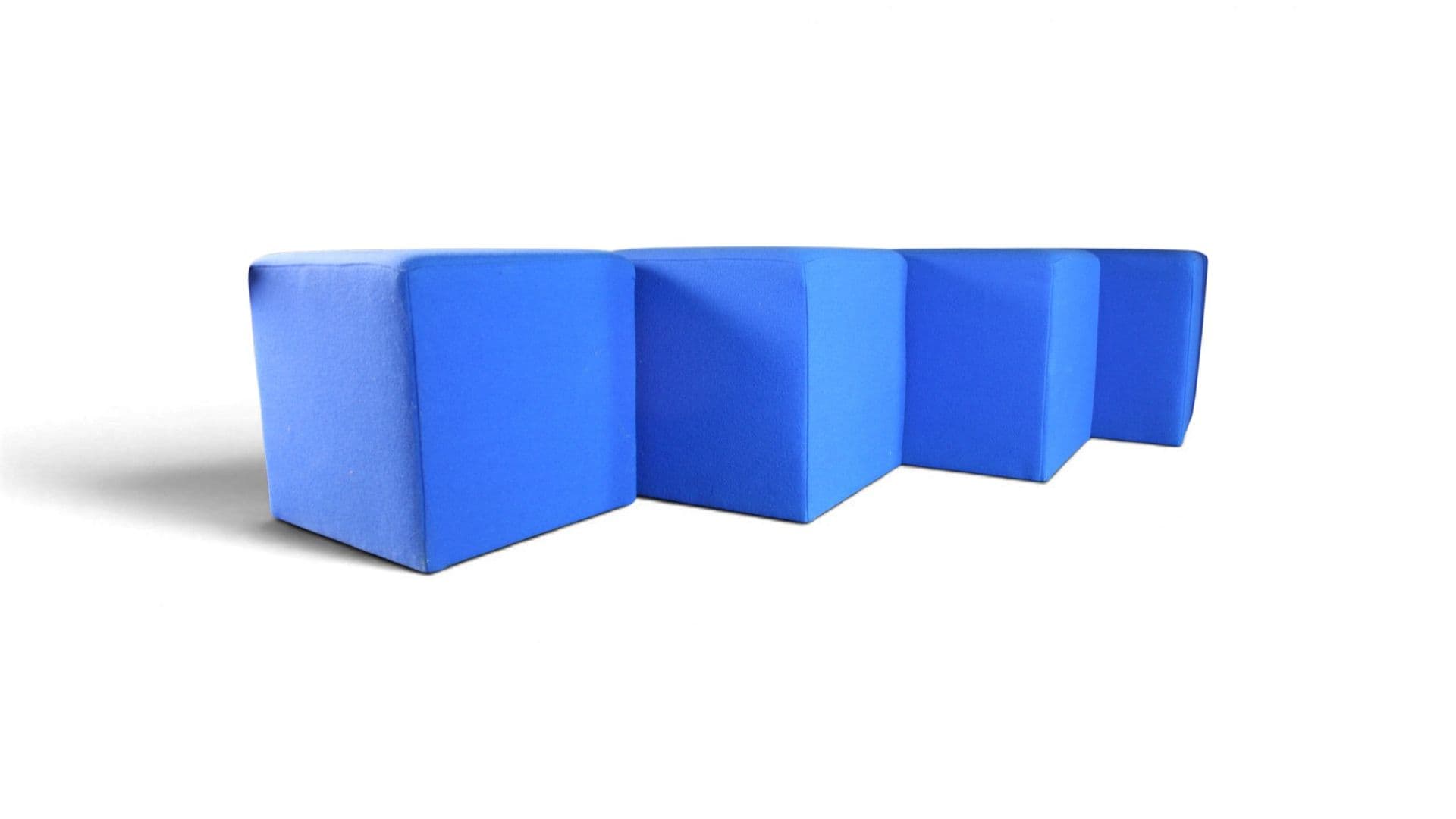 Set van 5 kobaltblauwe kubuspoefs / hockers – modern, stevig & veelzijdig