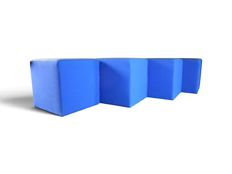 Set van 5 kobaltblauwe kubuspoefs / hockers – modern, stevig & veelzijdig