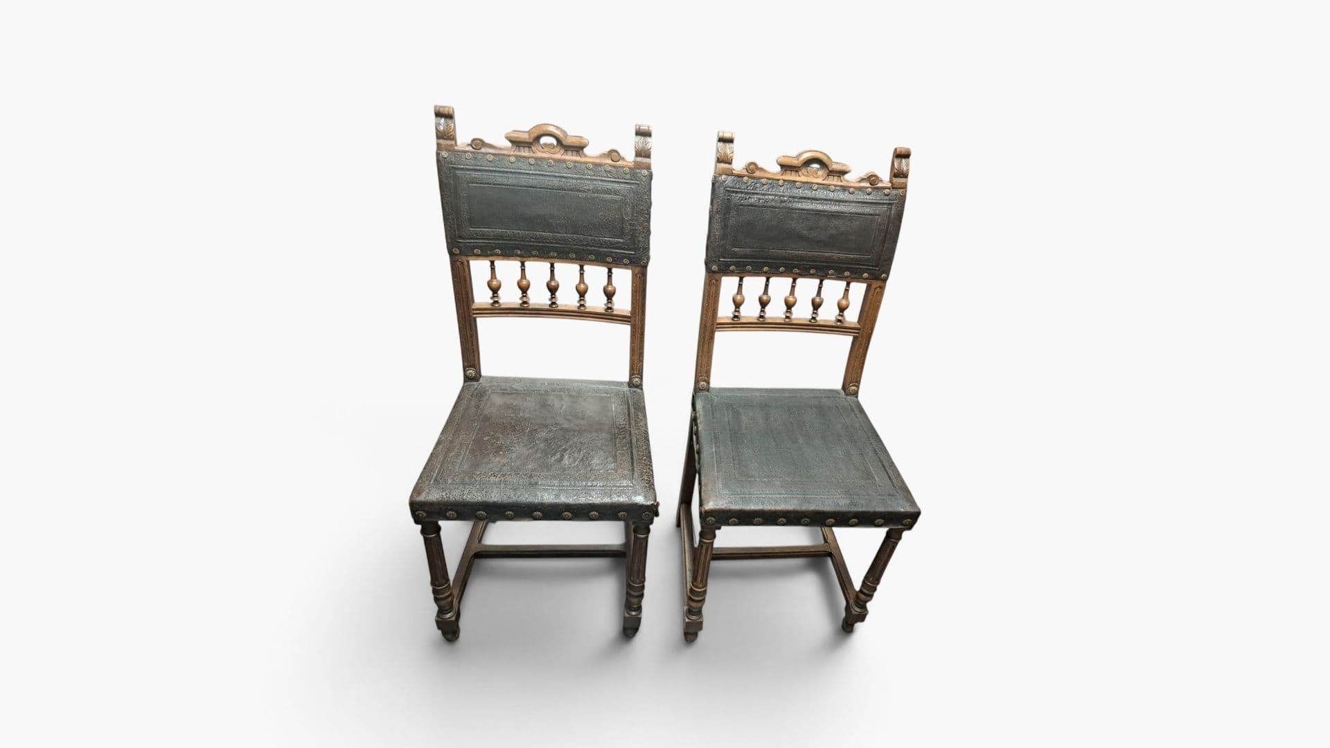 Set van 2 Antieke Neorenaissance Eikenhouten Stoelen met Leren Bekleding